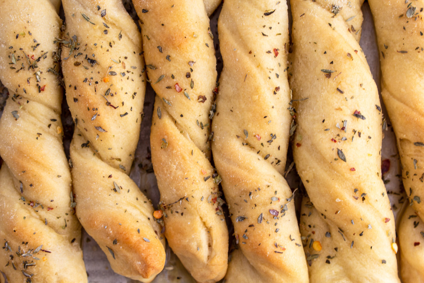 a picture of delicious buttery garlic twisted breadsticks (vegan breadstick recipes)